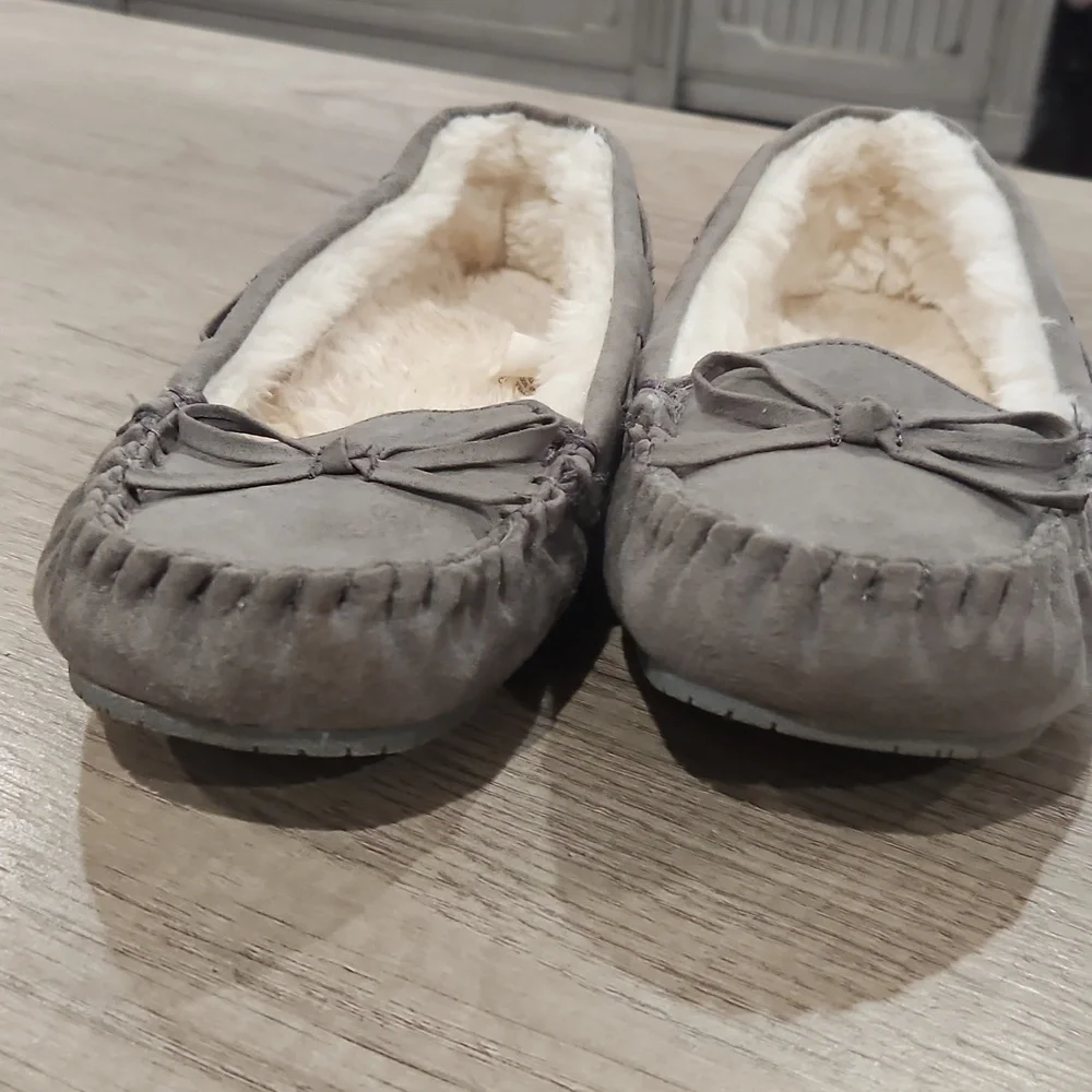 Cat & Jack Girls' Cadi Moccasin Slippers in charcoal gray size 1